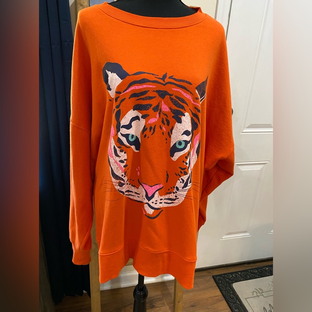 Crown & Ivy Orange Sweat Shirt Adorned with Tiger Face…Size: XXL..EUC